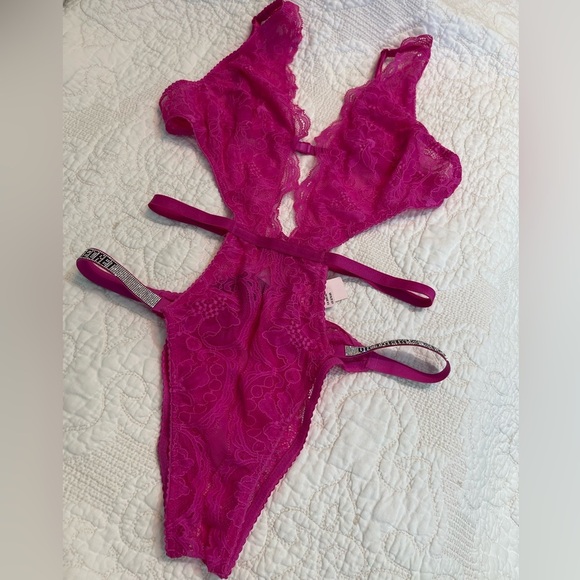 Victoria’s Secret - Picture 3 of 4